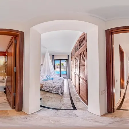 Marina Deluxe & Pool Willa Playa Blanca (Lanzarote)