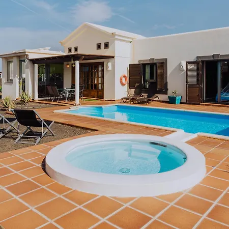 Marina Deluxe & Pool Playa Blanca (Lanzarote)