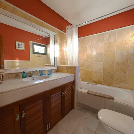 Villa Marina Deluxe & Pool *