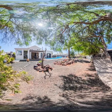 Villa Marina Deluxe & Pool *