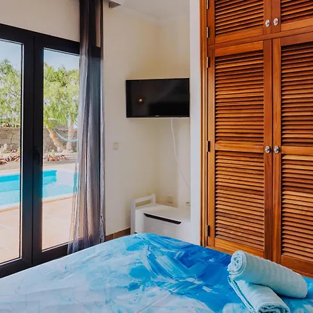 Marina Deluxe & Pool