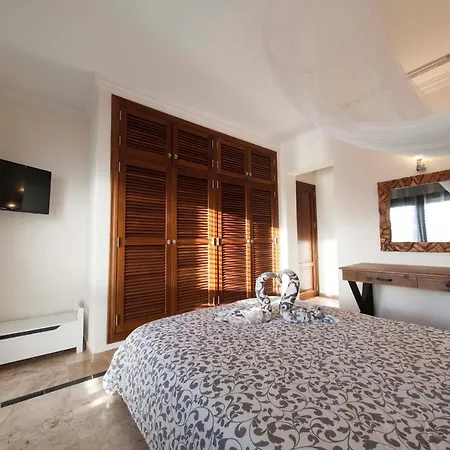 Villa Marina Deluxe & Pool Playa Blanca (Lanzarote)