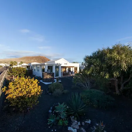 Marina Deluxe & Pool Villa