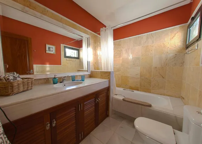 Villa Marina Deluxe & Pool *