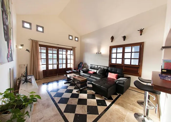 Marina Deluxe & Pool