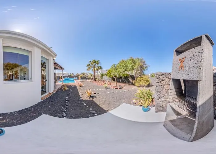 Marina Deluxe & Pool *