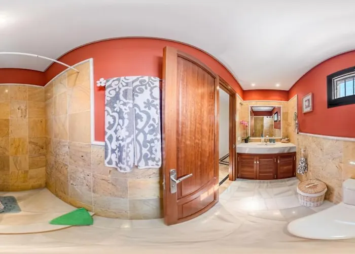 Marina Deluxe & Pool Villa