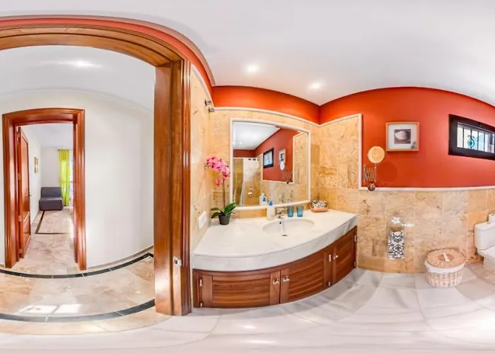 فيلة Marina Deluxe & Pool