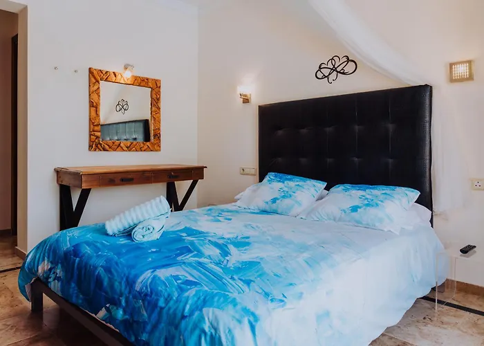 Villa Marina Deluxe & Pool *