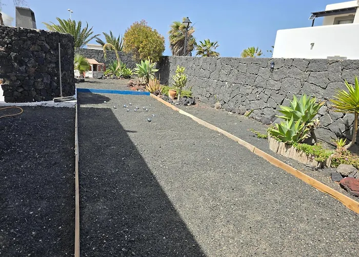 فيلة Marina Deluxe & Pool *