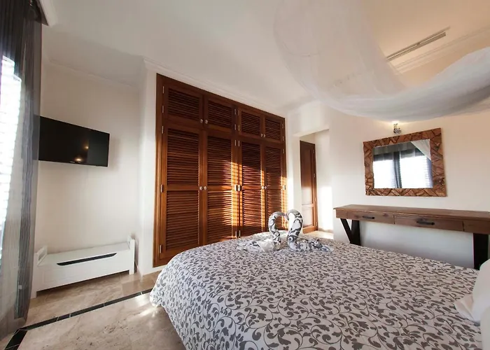 فيلة Marina Deluxe & Pool بلايا بلانكا