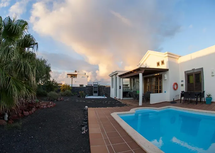 Villa Marina Deluxe & Pool *