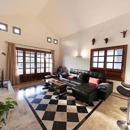 Marina Deluxe & Pool