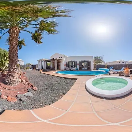 Marina Deluxe & Pool Villa