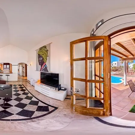 Marina Deluxe & Pool Playa Blanca (Lanzarote)