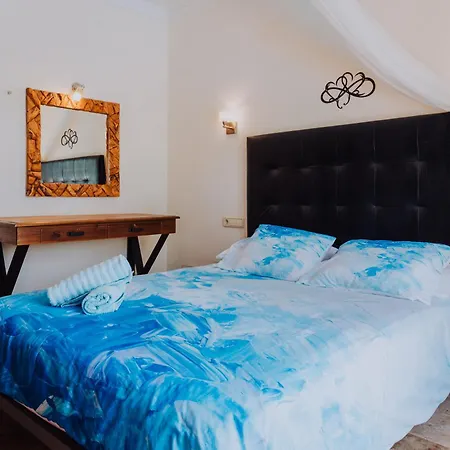 Villa Marina Deluxe & Pool *