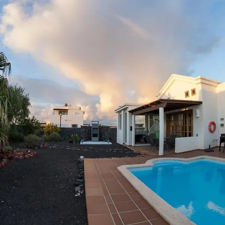 Villa Marina Deluxe & Pool *