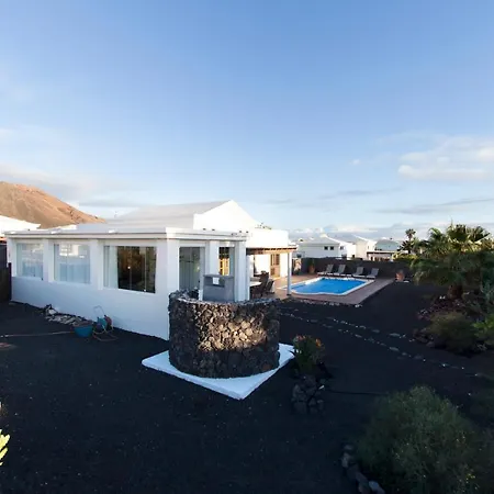 Marina Deluxe & Pool Villa *