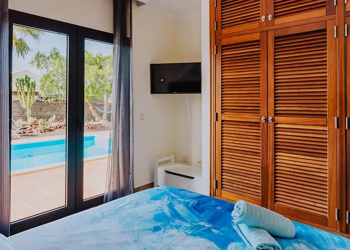 Marina Deluxe & Pool